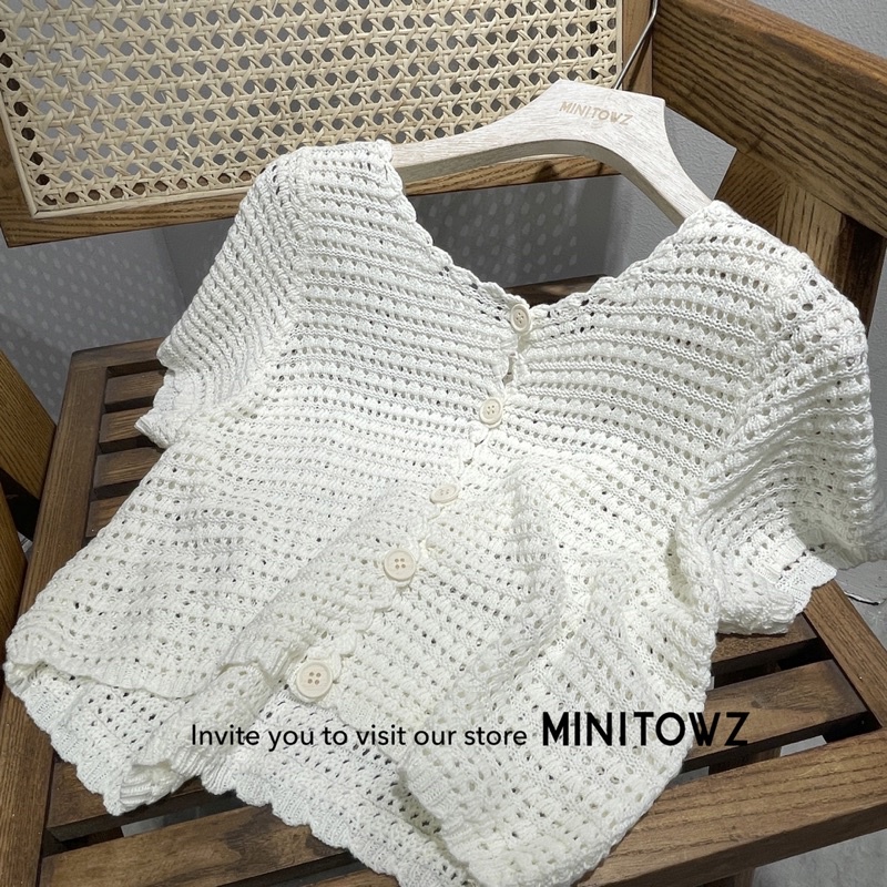 Áo len lỗ cài cúc