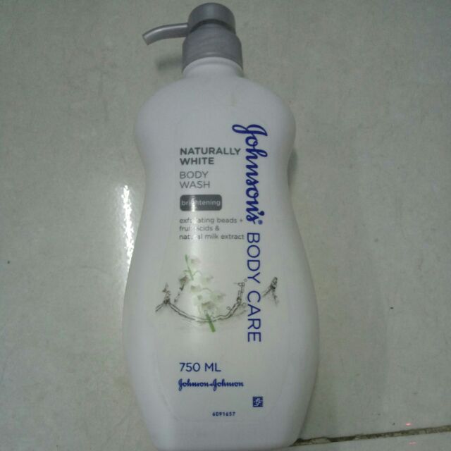 Sữa tắm dưỡng ẩm Johnson's Baby Care 750ml | BigBuy360 - bigbuy360.vn