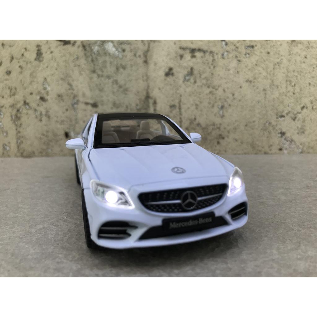 Xe mô hình ô tô Mercedes C260L 1:32