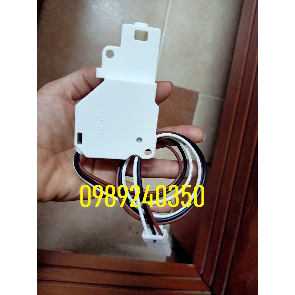 Công tắc khóa cửa máy giặt Toshiba AW - DC1000CV chính hãng