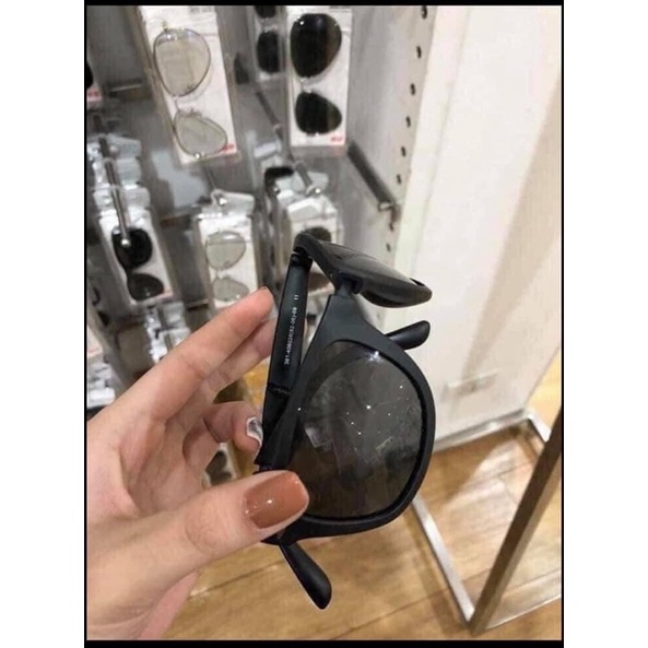 Kính chống UV Uniqlo