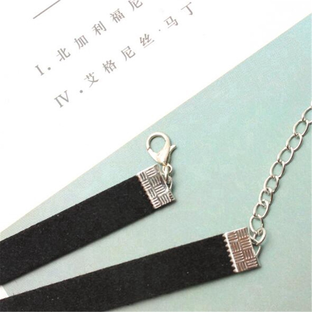 Vòng cổ choker da đen phong cách năm 2019