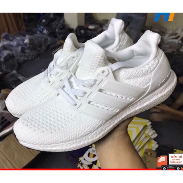 Giày Sneaker Utraboost.