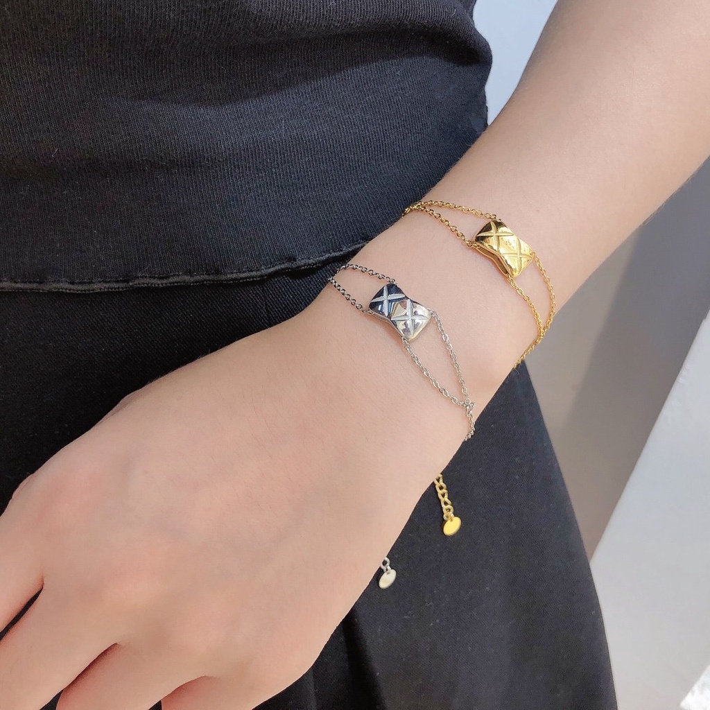 Vòng Tay Bằng Thép Titan Hai Lớp Rỗng Tinh Tế In Logo Chữ CC