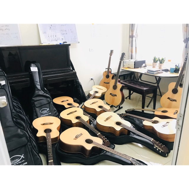 Đàn Guitar Acoustic và classic nhiều mức giá cho người tập và đã biết chơi. Nhận dạy guitar đệm hát cơ bản và nâng cao