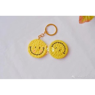 Móc khoá hình mặt cười bằng len