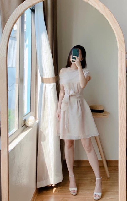 [Mã WASTMAY giảm 15% tối đa 30K đơn 150K] Đầm xoè lệch vai xốp thắt eo 2 màu | BigBuy360 - bigbuy360.vn