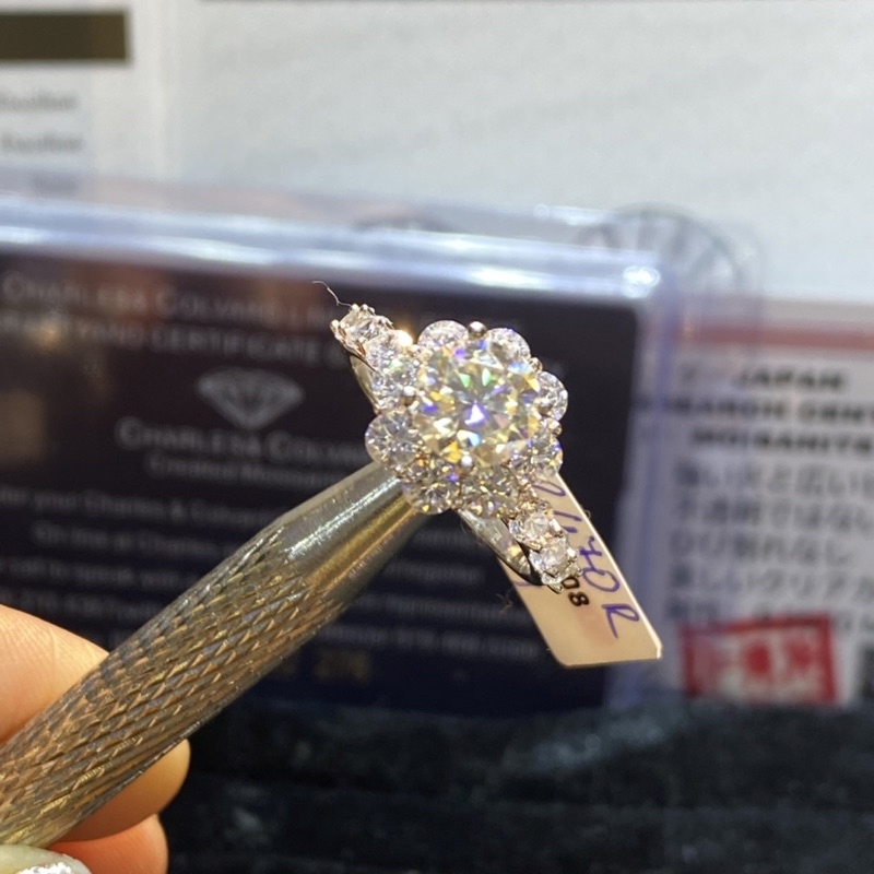 Nhẫn moissanite kèm kiểm định C&C và Nhật viên chủ 7mm D