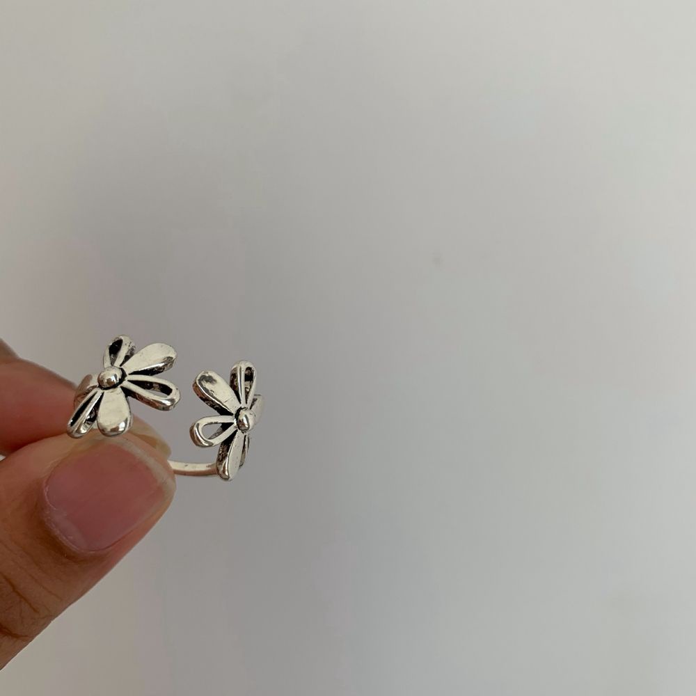 Nhẫn hở hình hoa cúc nhỏ phong cách hip hop Hàn Quốc cá tính cho nữ