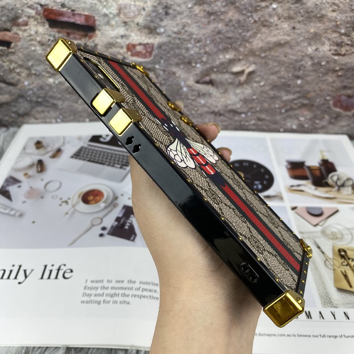 Ốp Lưng Vuông In Hình Con Ong G.U.C.C.I cho iPhone 7/8/7Plus/8Plus/X/XS/XSMAX/11/11Pro/11ProMax - Mã TZAC286