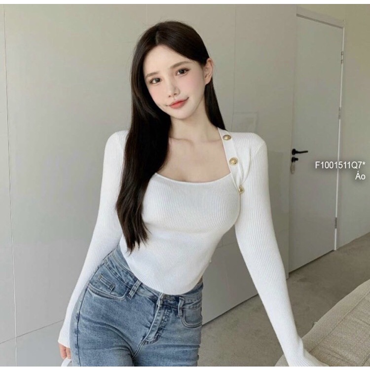 Áo len tăm trắng cổ vuông đính khuy vàng hai bên tay dài - size M