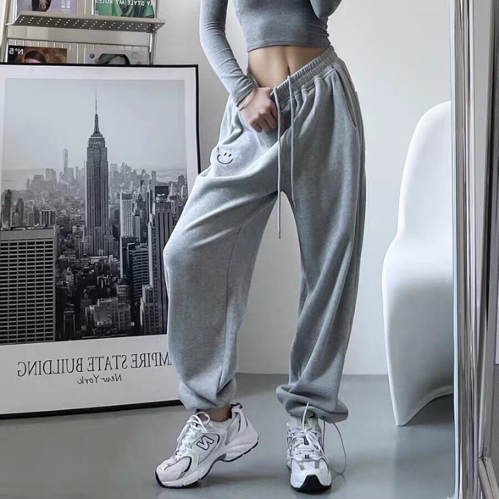 Quần Boom Ống Rộng Bo Gấu Unisex, Quần Nỉ Jogger Nam Nữ THÊU HÌNH MẶT CƯỜI Siêu Đẹp Đủ 3 Màu PIGI Store Mã 45