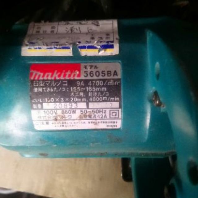 Máy cắt Makita