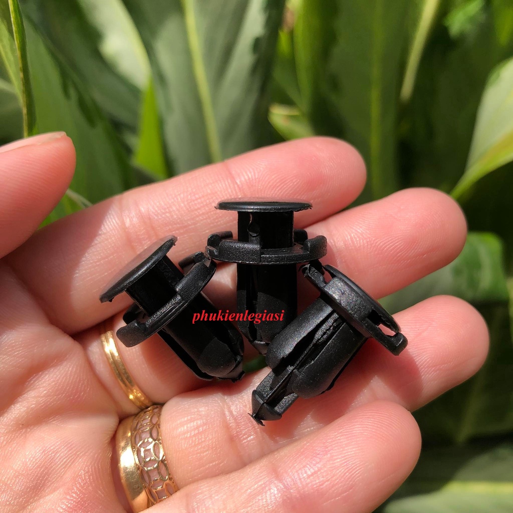 Nút Nhấn Nhựa 4 khía 9mm Màu Đen Thay Thế Cho Cản Trước Xe Hơi hàng OEM Mitsubishi grandis