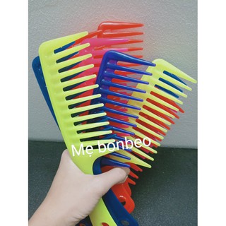 (Thanh lý nghỉ bán)Lược lớn răng thưa chảy tóc xù (1 cây)