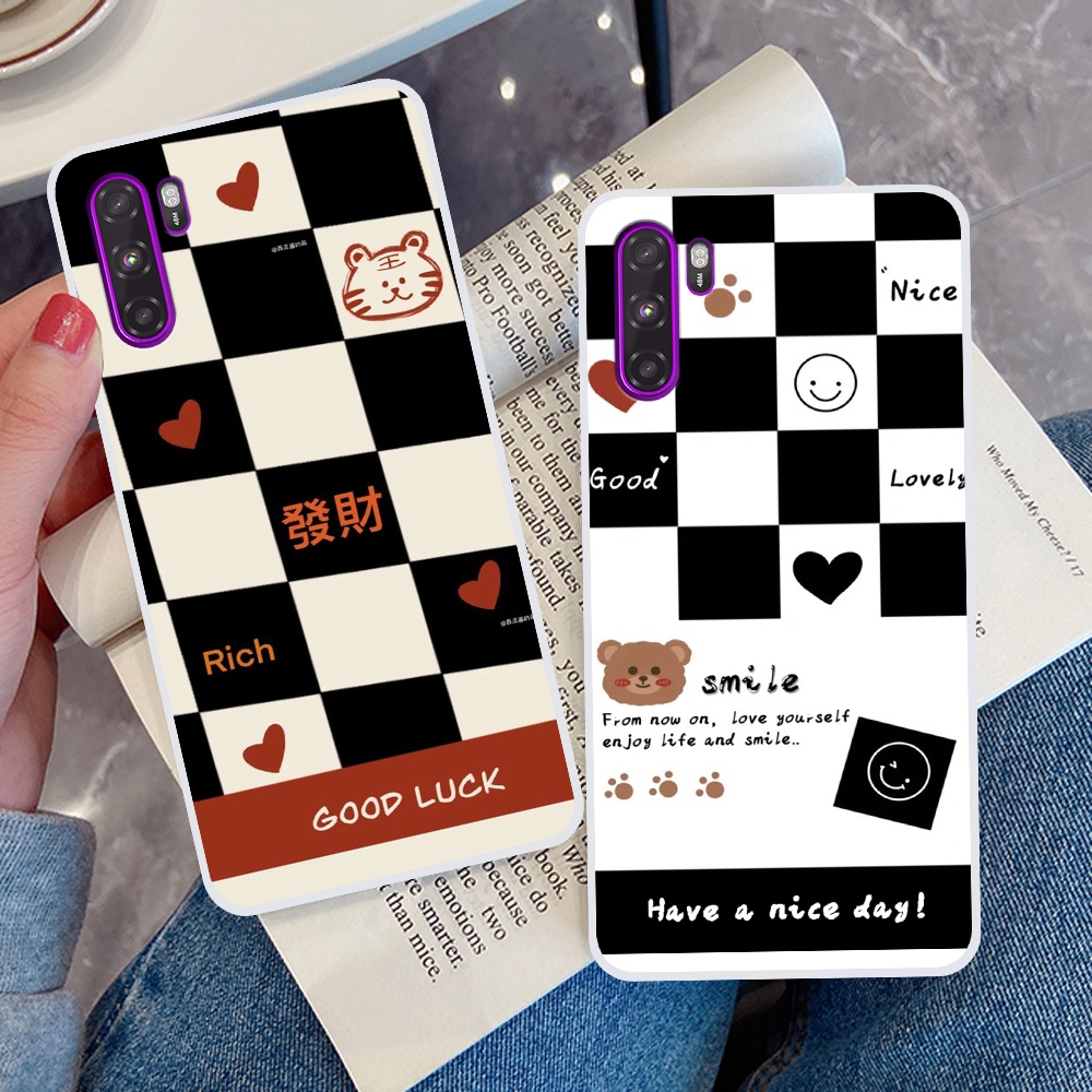 Ốp Vsmart Active 3 in hình sọc caro, họa tiết đen trắng dễ thương