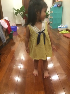Váy cotton bé gái cổ nơ