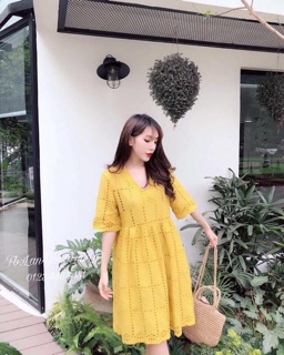Đầm freesize vải thô đũi đục lỗ