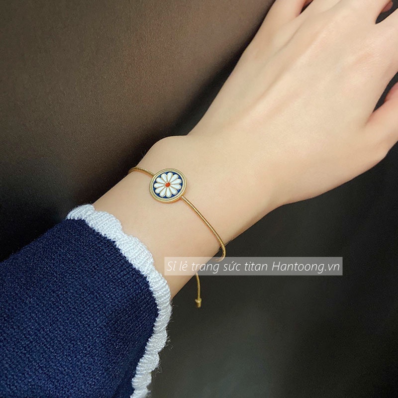 Lắc tay titan không gỉ kiểu dáng rút sợi mặt hoa cúc nhí dễ thương phong cách vintage hàn quốc