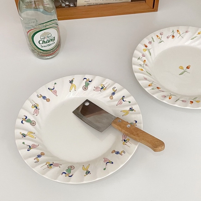 Đĩa sứ trắng nông 20cm hoạ tiết đơn giản hoa nhí cao cấp hoa Tulip cao cấp