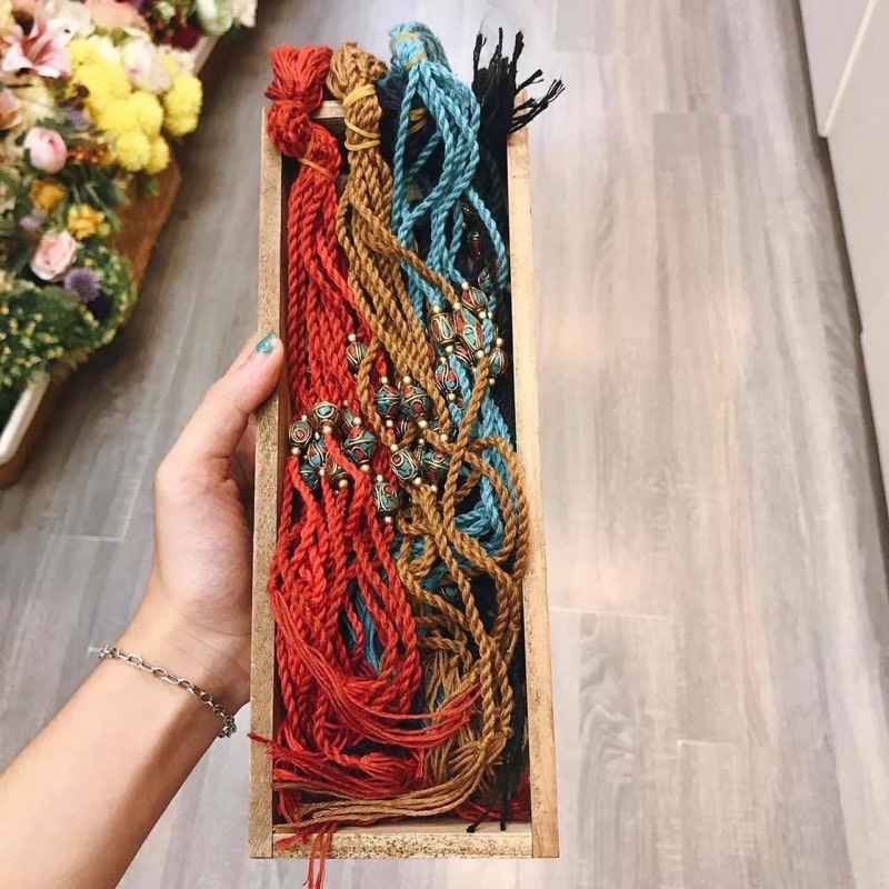 Vòng chỉ đá Tây Tạng  Mặt Random Không chọn mặt shop gửi ngẫu nhiên