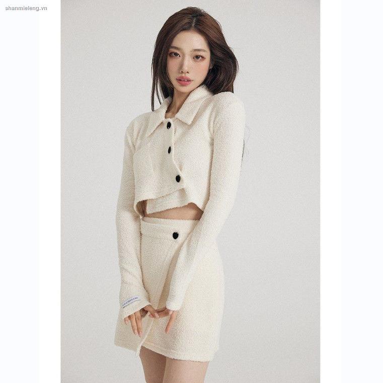 Bộ áo sơ mi vải bông và chân váy lưng cao hợp thời trang mùa đông 2021