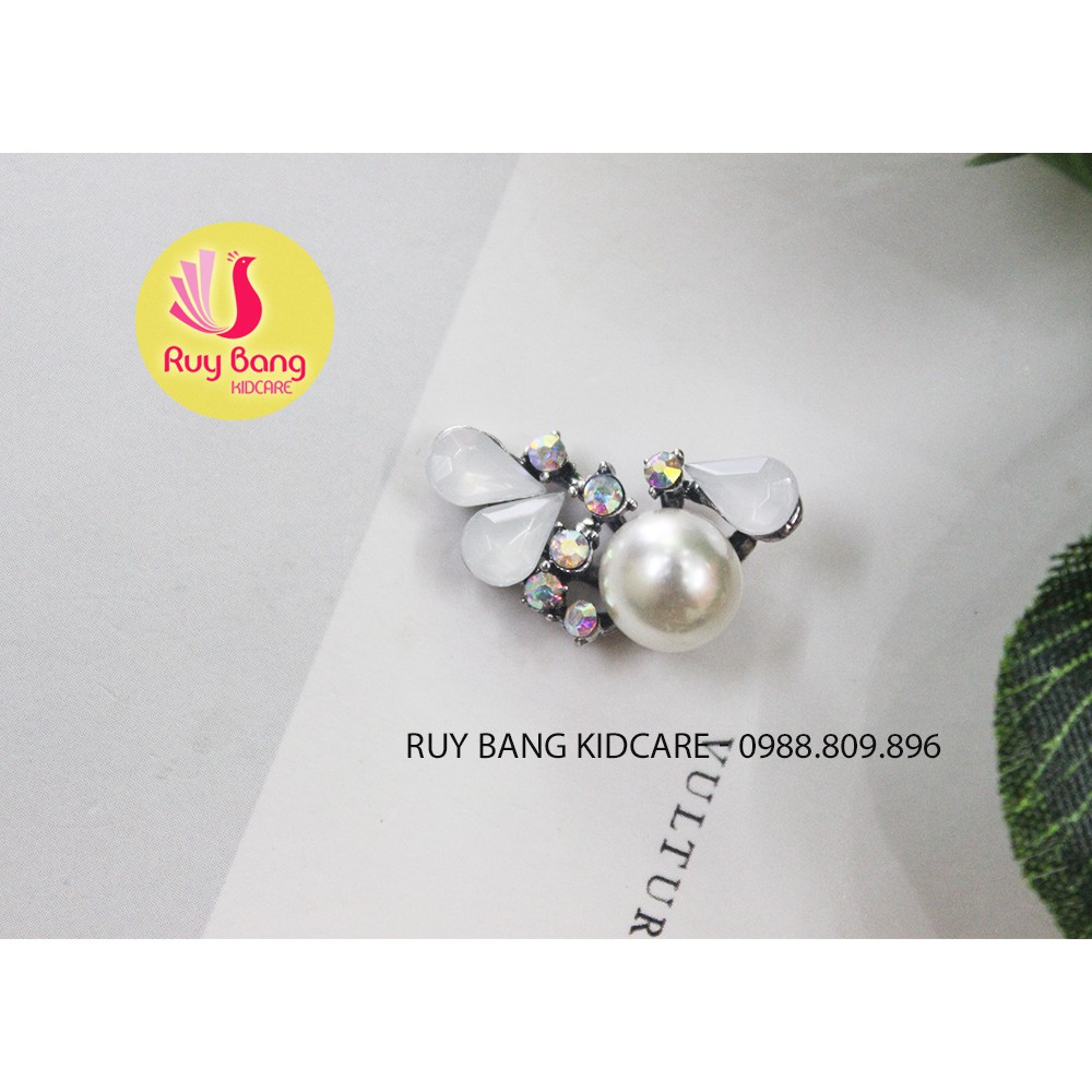 Cành lá kim loại, center đá đính hoa vải handmade