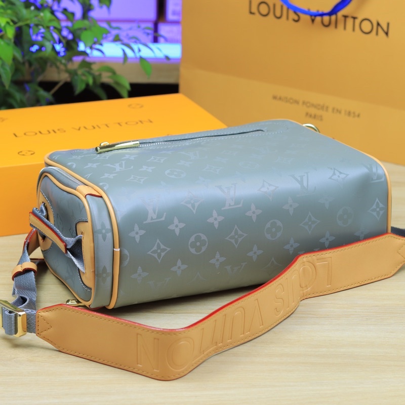 Túi đeo chéo lv nam có thể để máy ảnh size 28cm - L5568