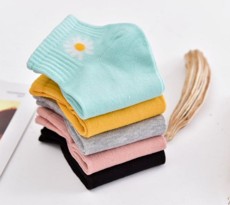 Vớ dáng ngắn họa tiết hoa cúc nhỏ xinh xắn dễ thương dành cho nữ | BigBuy360 - bigbuy360.vn