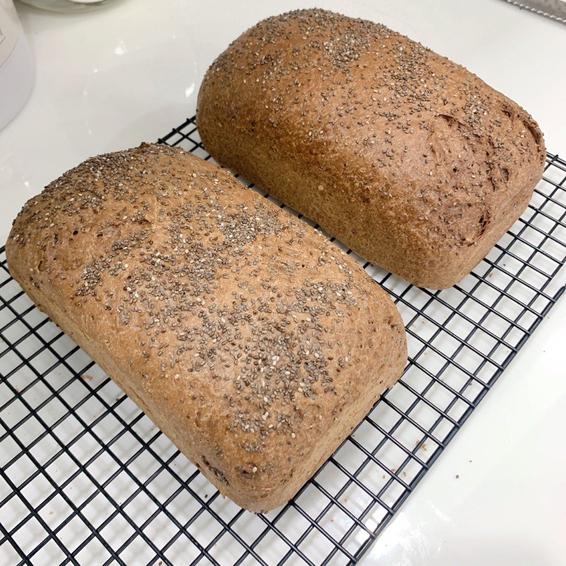 Bánh mì lúa mạch đen nguyên cám 450g - Dark rye whole wheat bread 450g