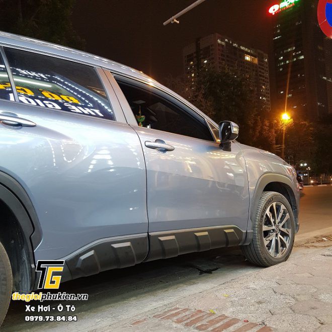 Bộ 4 chi tiết ốp hông sườn xe bản to cho Toyota Corolla Cross - nhựa ABS