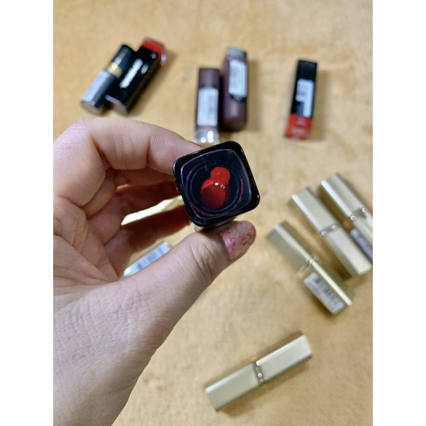 Thanh lý son Covergirl Exhibitionst Crema 305 Hot Chính hãng Mỹ