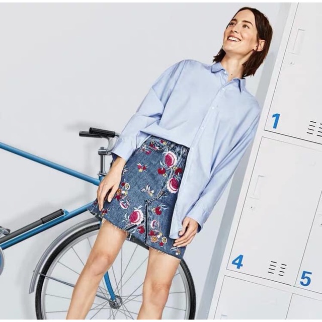 Chân váy bò hoa thêu Zara