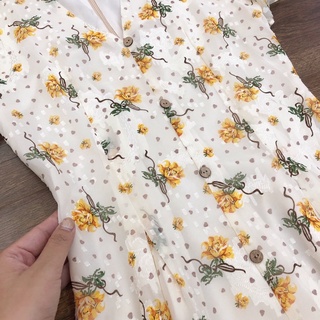 Váy voan hoa cổ V cúc gỗ