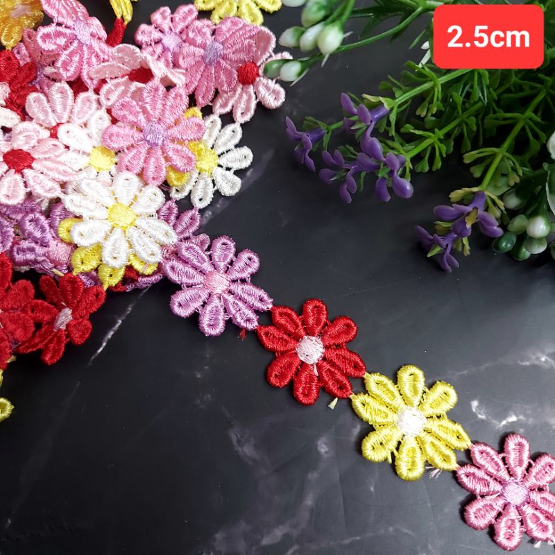 Dây hoa trang trí, size 1.2cm đến 4.5cm.