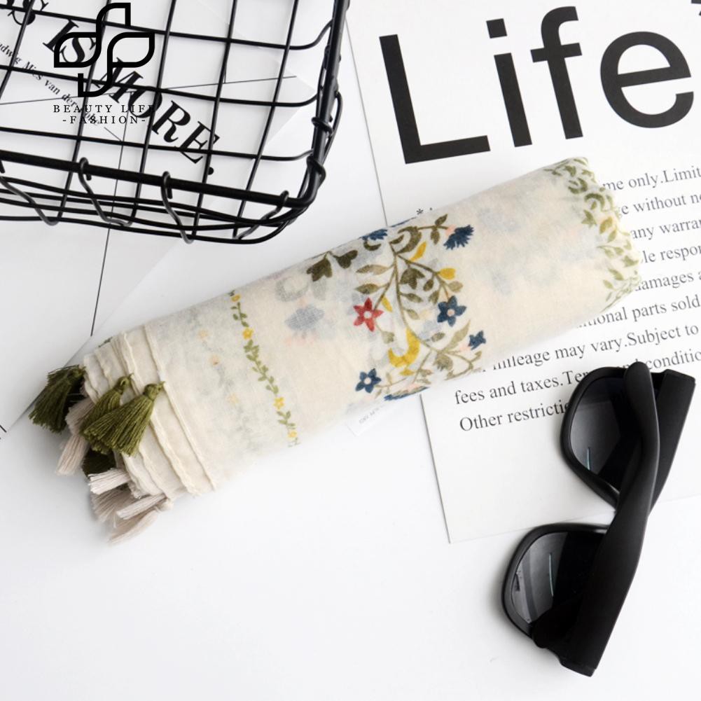 Khăn choàng cổ thiết kế phối tua rua in hoa văn cá tính