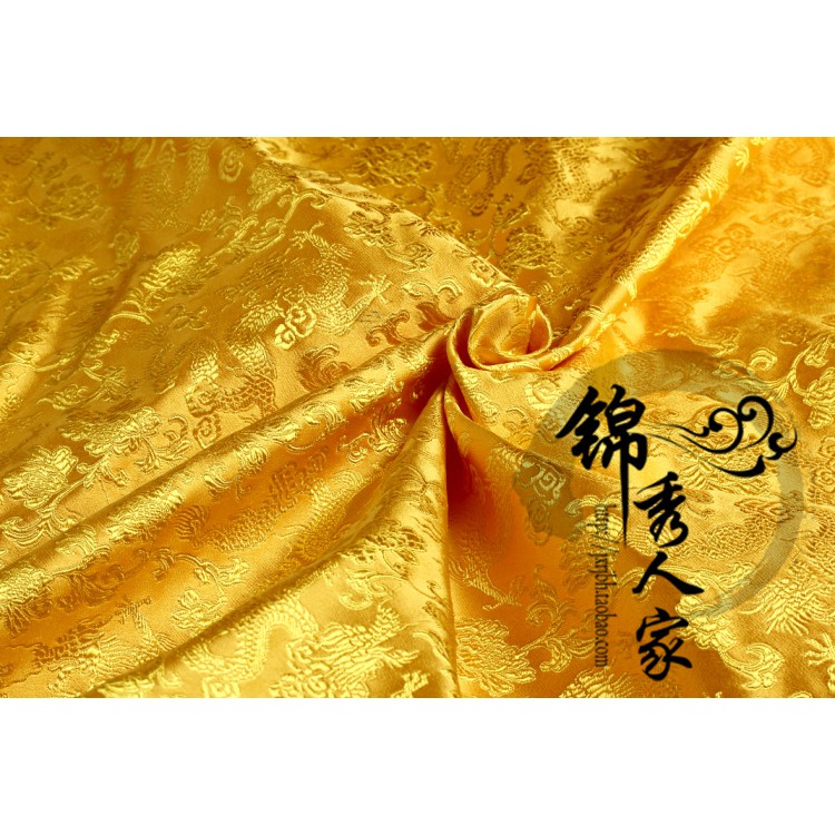 Vải họa tiết thêu hình rồng màu vàng kim dùng may sườn xám/trang phục truyền thống Trung Hoa/hóa trang