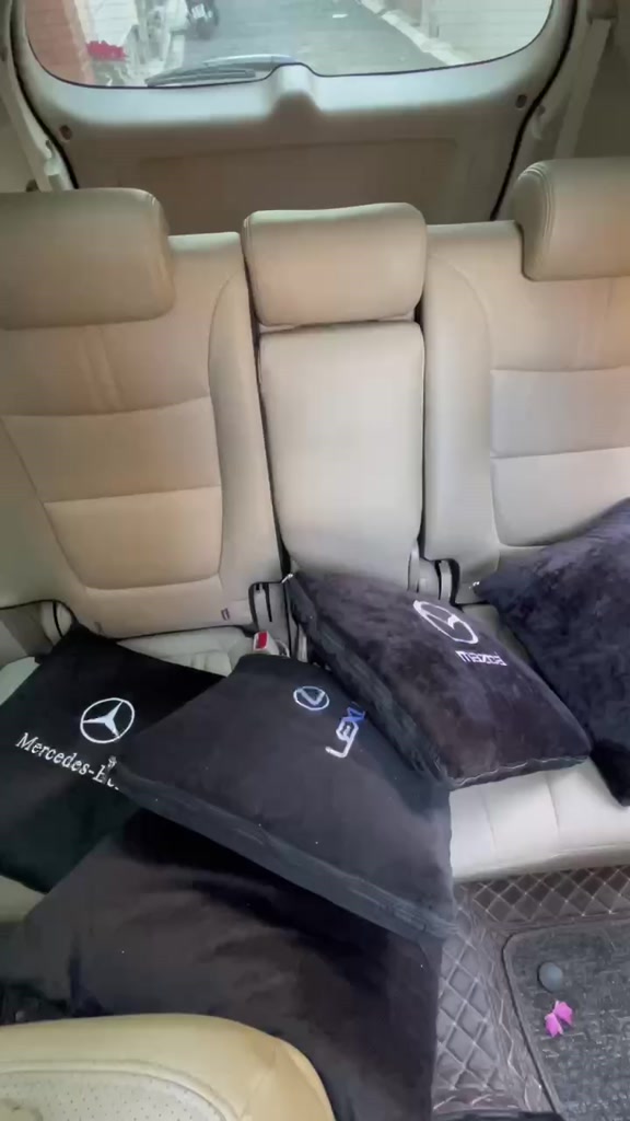 Chăn kiêm gối gấp gọn lông tuyết 2 trong 1 logo hãng xe thêu