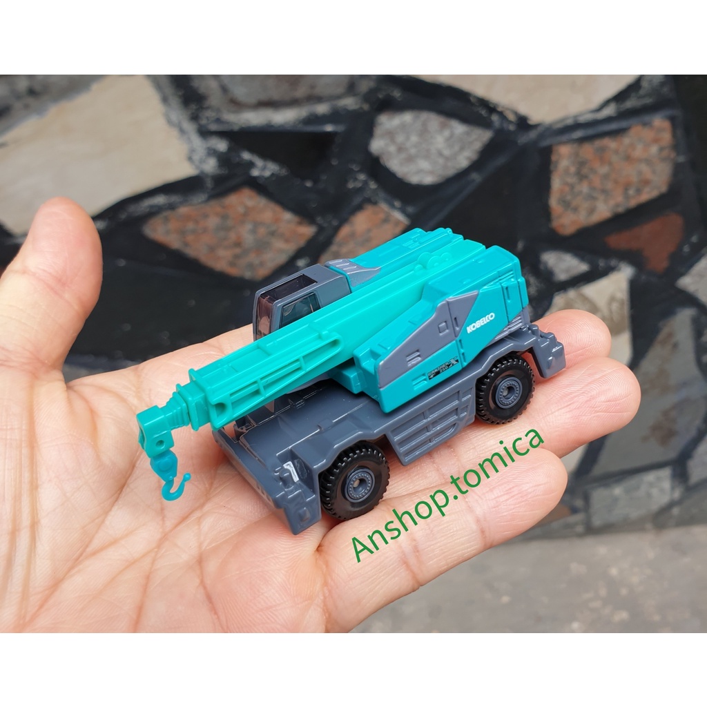 Mô hình xe cẩu màu xanh tomica Nhật Bản