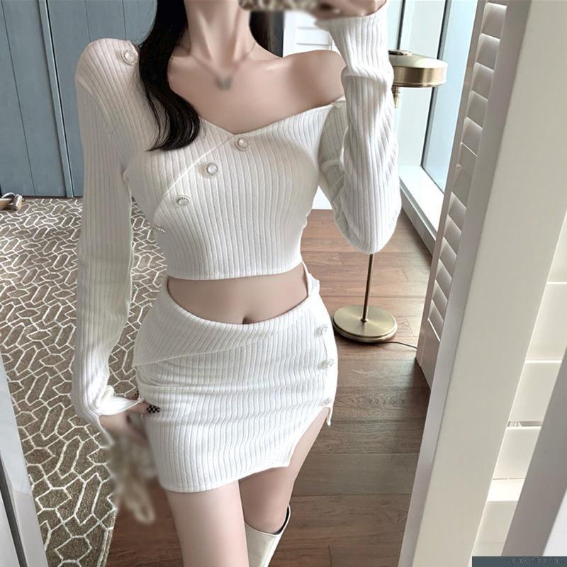 Set đồ 2 món gồm áo crop top tay dài cài nút + chân váy ôm dáng quyến rũ cho nữ