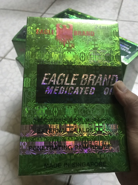 Dầu gió xanh con Ó Eagle Brand lốc 12 chai