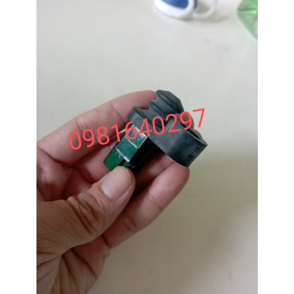 Công tắc cửa hậu dùng cho ISUZU Hi Lander hàng chính hãng