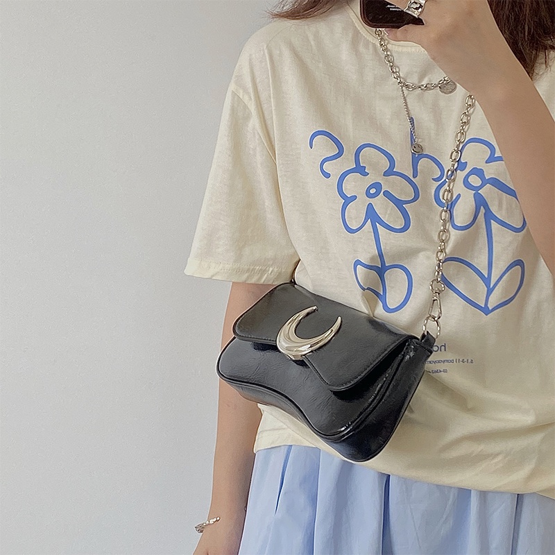 Túi Đeo Vai Màu Đen Khóa Mặt Trăng Thời Trang Cho Nữ