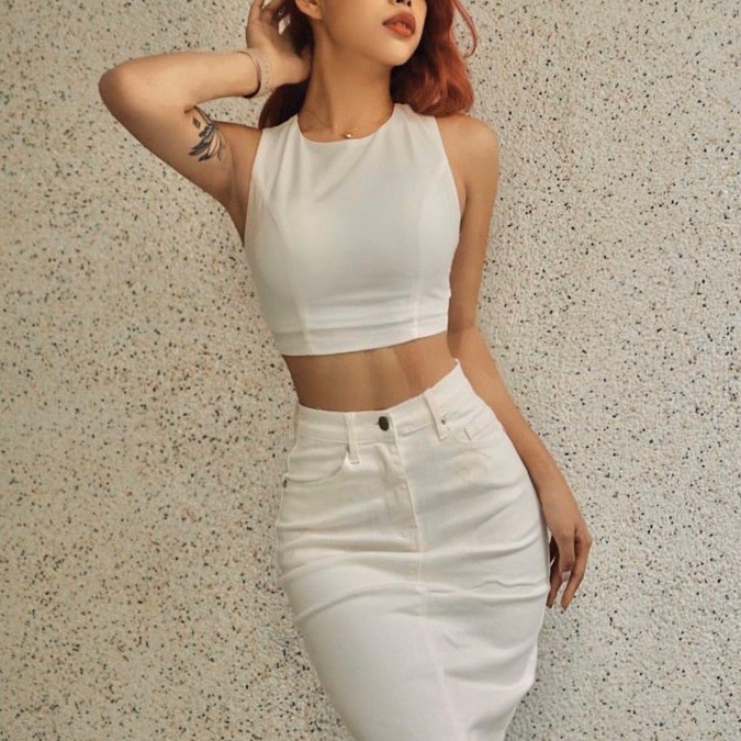 Áo croptop chéo lưng cổ tròn, hai màu trắng đen cá tính - Áo có đính kèm mút ngực