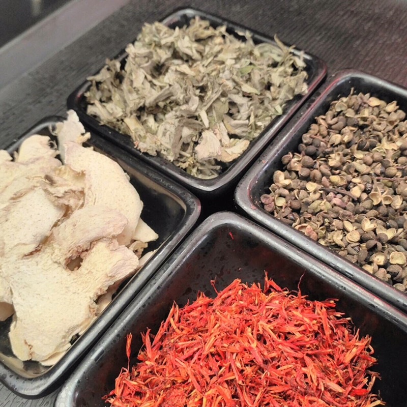 Thảo mộc ngâm chân thảo mộc xông ngâm tắm dùng để ngâm chân hỗ trợ chống mất ngủ, khí huýet lưu thông