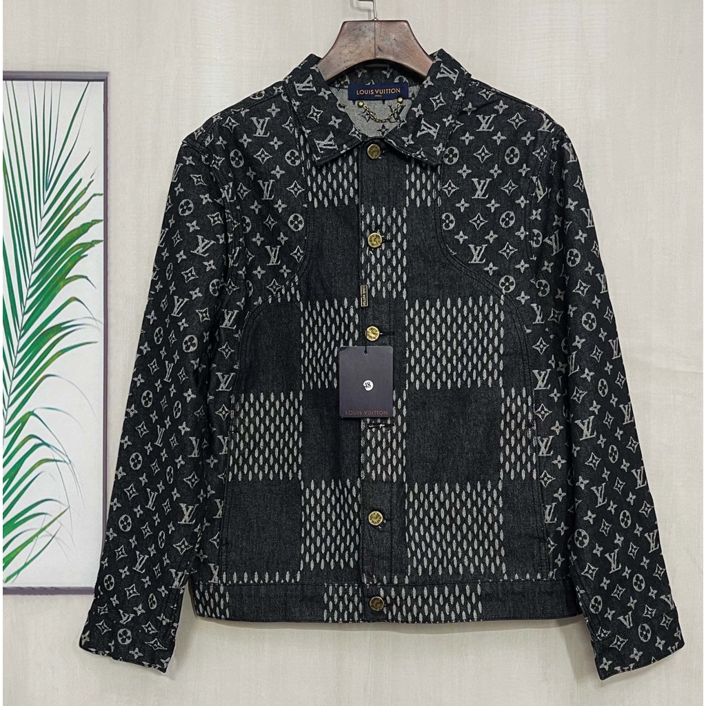 Áo khoác denim họa tiết thương hiệu Louis Vuitton thời trang