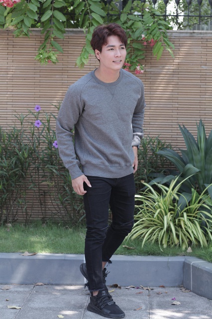 Áo nỉ cổ tròn Việt Nam xuất khẩu cao cấp (nỉ bông/ nỉ da cá), dầy dặn, không bai xù, không dão, quay máy giặt thoải mái. | BigBuy360 - bigbuy360.vn