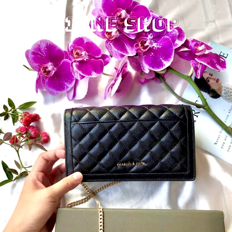 Túi Nữ Dạng Trám Sần Clutch Nữ Có Dây Xích Tháo Dời Micaela Quilted Phone Pouch