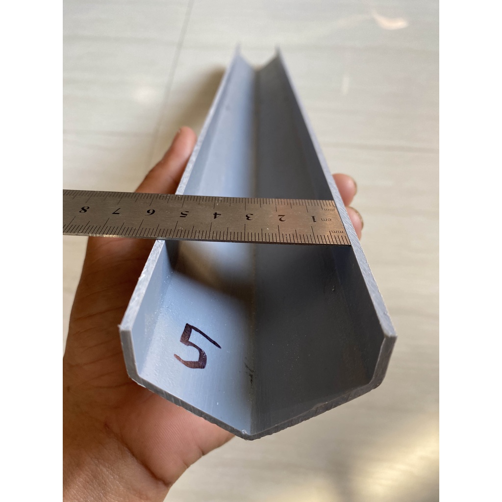 Bộ 3 cái phào chỉ tam giác 3cm, 4cm và 5cm được làm từ ống nhựa PVC siêu bền,dùng kéo chỉ nước hoặc trang trí