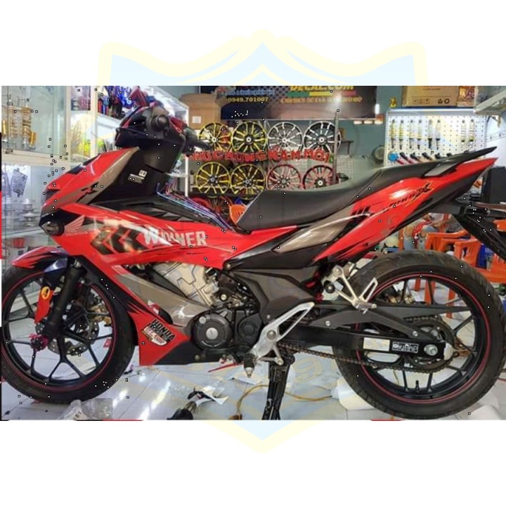 ( Quí khách vui lòng mang ra tiệm cho thợ dán ) Tem trùm Winner X đỏ